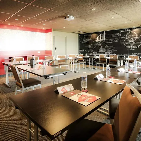 法国尼奥尔东部宜必思酒店 酒店