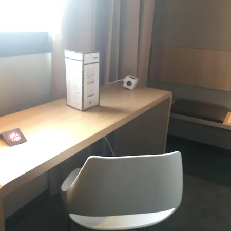 法国尼奥尔东部宜必思酒店 酒店